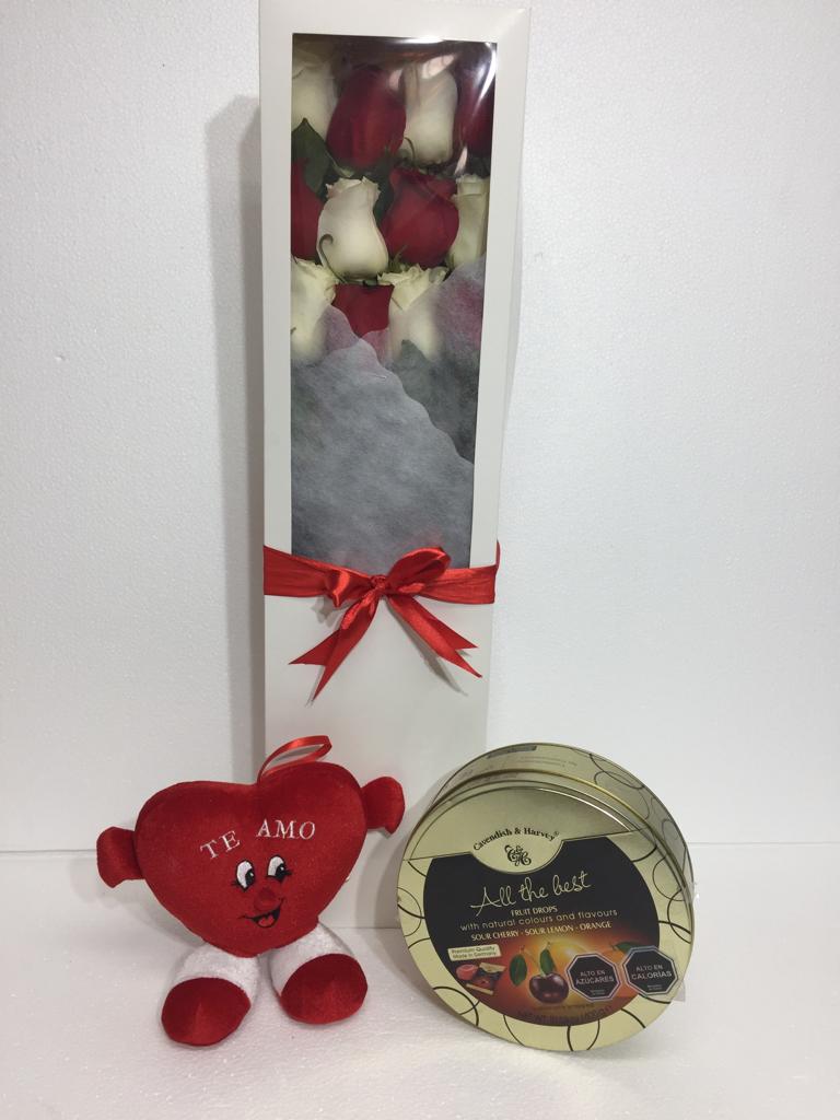 Caja con 12 Rosas más Caramelos Mix de 400 Gramos y Peluche Corazón 19 cm